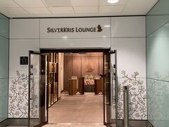 教えられたBエリアの方へ15分ほど移動してシンガポール航空のラウンジへ16時過ぎに到着。