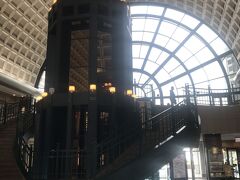 このオシャレな駅舎から