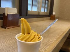 暑いから体を冷やしました。
マンゴーのソフトクリーム