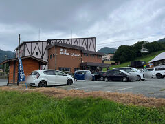山麓駅から『樹氷通り』を歩いて蔵王温泉バスターミナルに向かいました。

蔵王温泉には蔵王ロープウェイの他に運営会社の違うロープウェイがありますが、これはその中の一つ『蔵王中央ロープウェイ』温泉駅です。

標高1387mの鳥兜山頂を結んでいます。