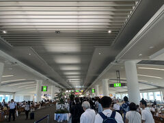 機内エンタメを観ていたらすぐに到着です！昨年8月にステータス修行で日帰りした以来の那覇空港