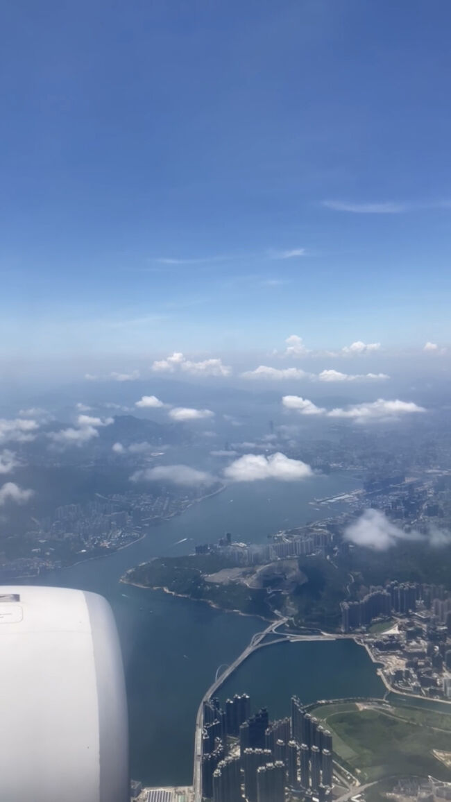 香港の上空ってすごいですね。見てて楽しい。
