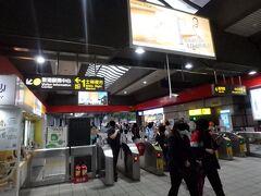 台北駅から５駅北上して剣潭駅へ。ここで下車する乗客が多かったな。