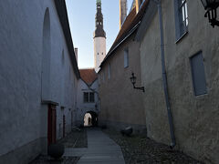 おはようございます。9時から1時間ほど街歩き

旧市街なので道が細い上に、歩行者専用の小道がある