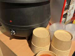 スーパーに自分で注ぎ放題タイプのスープ398円があった

朝は寒いので温まる～