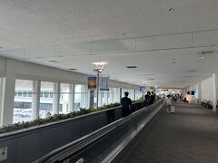 最後にお土産などを購入して制限エリア内に入ります。帰りは自動預入ではなく有人のカウンターにて荷物を預けます。羽田ではもちろん荷物は速攻出てきました。
