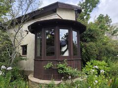 六甲ガーデンテラスへ。ショーンがこちらを見ています。