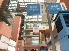 これぞ関空な景色。
関空は、インバウンドのお客さんでめちゃ混み。
アジアの方々を中心に、いろいろな国の方々がいらっしゃっていた。

だが、コロナ禍を思うと空港は賑やかな方がいい。
2024年8月は、コロナ前の9割以上の水準に戻ったとのこと。
すごいな、関空。