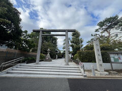 旧大山街道に面して鳥居があって、なんだか洗練された神社って感じの境内です。こちらでもお詣りしてから社務所で御朱印を頂き後にしました。
