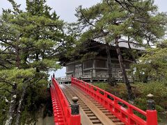 観光船を降りた後、すぐ近くの五大堂へ行きました。
橋が美しい。
