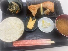 新潟着いたらここもおすすめ。
平日のランチは更にお得。
焼き魚から今日はかまをチョイス。