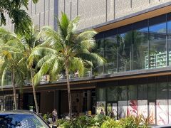 ワイキキマーケットで、ポキ、コーヒー、フルーツ、野菜、チーズ、お酒、花など
いろいろ購入しました
総額$83くらい買いました！

ポキを持って帰るので、保冷バッグも持参していきました