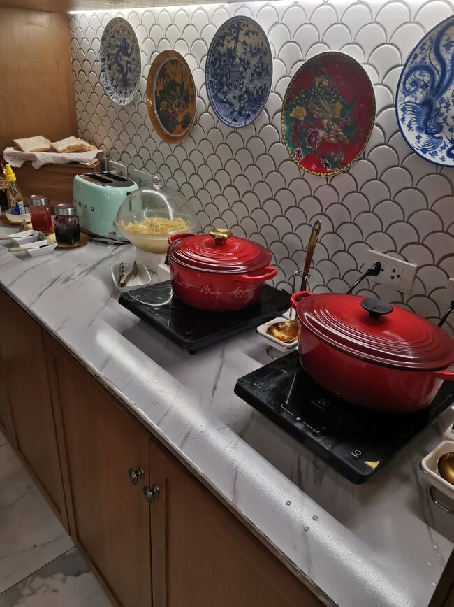 チェンマイ国際空港<br />Chiangmai international airport <br />コーラルラウンジ　Coral Lounge<br /><br />ホットミールも美味しい