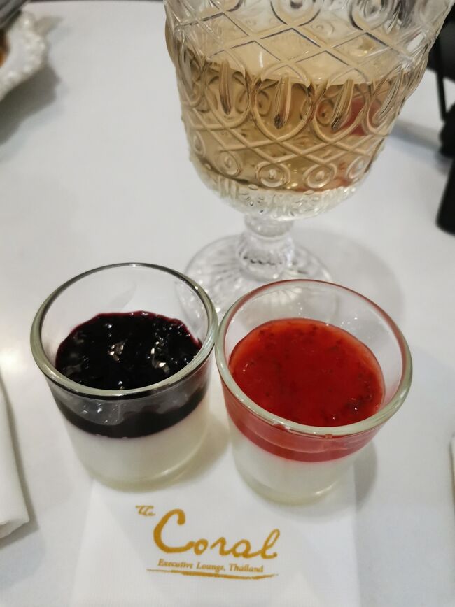 チェンマイ国際空港<br />Chiangmai international airport <br />コーラルラウンジ　Coral Lounge<br /><br />ここのパンナコッタも美味しいんだよね。