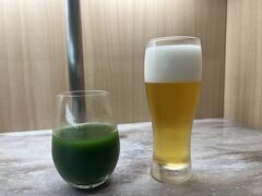 今日は酒田で朝ごはんを食べるので、ラウンジでは飲み物のみ。

ここで情報収集。
JRの運行情報を見ると、大雨のため海里は運休｡ﾟ(ﾟ´Д｀ﾟ)ﾟ｡
さらに新潟までの特急いなほも運休。
普通電車は動いているので、早めに新潟に移動するか…