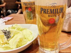 原宿なんて何年ぶりだろう～いつだったかメキシコ料理を食べたお店を思い出し行ってみたところ本日貸切でした…残念。もう満席のお店も多いし、あまりウロウロして遠くに行っても無駄かな～と、駅前にあったビルにあった「三代目鳥メロ原宿店」にいくと20時までならすぐに席作れるとのことでサクッと焼き鳥で一杯にしました。