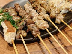 焼き鳥も久しぶりだな～。妹は軟骨も好きだと色んな部位の焼き鳥注文してました。居酒屋メニュー満喫しました。そして、安い。サクッと飲んで時間まだ大丈夫というので久しぶりついでに渋谷まで行ってみる？！ということで観光気分で行ってみることにしました。（場所は三代目鳥メロ原宿店が地図にないので近くのじゃんがららあめんを載せておきました）