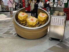 こちらの近くで、主人と待ち合わせました。
主人は、電車で空港まで来ました。