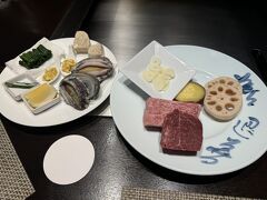 19:30にディナー＠一游。
この時間しか予約とれなかったのね。
見せ肉、見せ鮑。