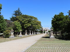 目的地の松帆神社に到着

国道沿いの鳥居から長い参道がありました