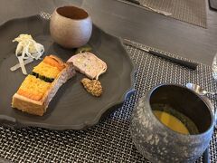 函館2日目。
今日は朝からどんよりと曇り、一日雨の予報です。
朝食はゆっくりめの9時にしてもらいました。