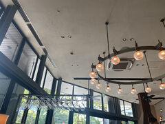 広島市内に移動します。お宿はザノットです。新しくてデザイン性の高いホテルでした。