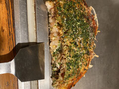 広島焼をいただきに来ました。鉄板で焼いてくれるので、楽しめます。