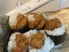 まずは新幹線で腹ごしらえです。お気に入りの天むす。