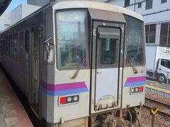 芸備線に乗って、定刻通り9:28に広島駅に到着しました。
公共交通機関で広島空港に行くためには一旦広島駅に出なければいけないので、やや面倒。