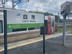 11:20に白市駅へ到着。

キャリーケースを持った人が数人下車したので、広島空港目当てで来る人がいることが伺えます。しかし殆どは地元の人たちでした。
どうやら広島空港へ行く人はエアポートバスを利用する方が多いようです。