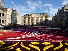 結局、ホテルへ戻る途中で食べるところを見つけることに。。。