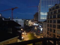 夜１０時、歩いたー！！。
この旅行、毎日２万歩以上歩きました。

明日はアントワープへ行く予定なので、早めに就寝です。
おやすみなさい。。。

続きは次回へ。