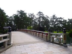 この橋を渡ったら　いよいよ「日本三景」天橋立