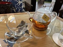 今回は１時チェックアウトだったので１２時過ぎまでゆっくりしてチェックアウト。ティーラウンジで軽めに昼食。