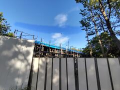 気分をリセットして，海の公園南側の「旧長濱検疫所一号停留所」の移設工事の進捗を見てみよう。