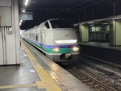 ドタバタな初日が終わり、2日目の朝を迎えました。
まずは「ＳＬばんえつ物語」の始発駅の新津へ向かう。
国鉄時代の「上沼垂(かみぬったり)色」復刻塗装の特急しらゆきに乗る。

※上沼垂色・・・新潟の上沼垂運転区に配置されていた485系電車に施されていた地域色。「いなほ」「北越」などの新潟発着の特急電車で見られた。