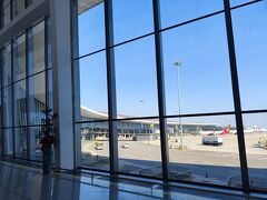 大興空港到着。
30分以上は遅れたので乗り継ぎ危うい。