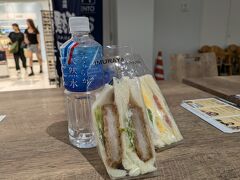 チェジュ航空なので 第2ターミナルまで　
8時16分 定刻通りに 関空到着
少し前リニューアルされたので 出発前のテンションが高くなるね
姪は 早速 化粧品を大量購入！さすが 30代独身 金持ち！