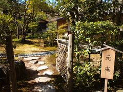 ホテルの隣にあります