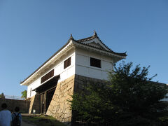 １６２２年に徳川家康の従兄弟・水野勝成が外様大名で占められている西国護衛の役割で一国一城令で新城築城が禁止されていたものの幕府の特別の許可により築城されました。