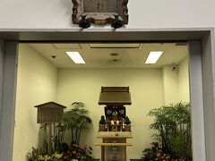 　ビルの一階にあるので、入り口はドアです。