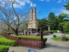 韮山反射炉とは幕末に江戸防備のために大砲を鋳造した溶解炉で、簡単に言うと江戸末期の大砲工場。なお、協議の結果、施設の見学はスルー（決して見学料500円を惜しんだ訳ではありません）。