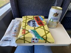 長時間の移動なので列車の中で食べるお弁当【瀬戸の押寿司】を今治駅で買いました。