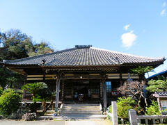 下田の歴史に名を連ねるお寺「了仙寺」へ
ペリーが参道を歩き日米下田条約締結の地となったお寺だそうです。