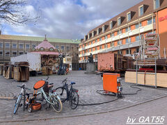 メイン会場も静まり返っています...。