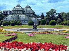 温室前の庭園も整備されていて、綺麗でした～。

噴水が出ていないのは、ご愛敬です。(~_~;)