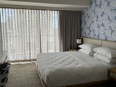 Uberでホテルへ。

ホテルは、3月に泊まってとってもコスパ良かったので、シェラトンプリンセスカイウラニを予約しました。
12時でしたが、チェックインしてもらえて感謝。

私は1人なのでキングルーム。
3泊で104,791円でした。