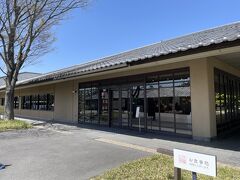 体力回復にご当地グルメの三輪そうめんを食べに行きます
三輪山本へ
