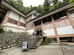 鞍馬寺　霊宝殿　別途200円かかります

国宝の毘沙門天三尊像は3階です

館内は撮影禁止