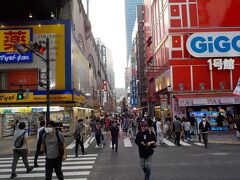 （本物の本来の）万世橋を渡って秋葉原にやって来ました。
